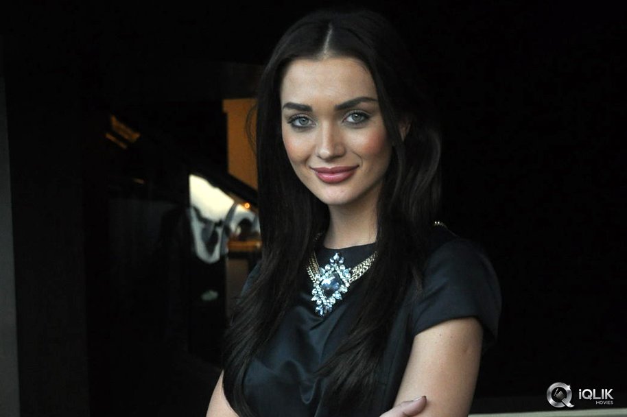 Amy-Jackson-at-I-Manoharudu-Movie-Press-Meet